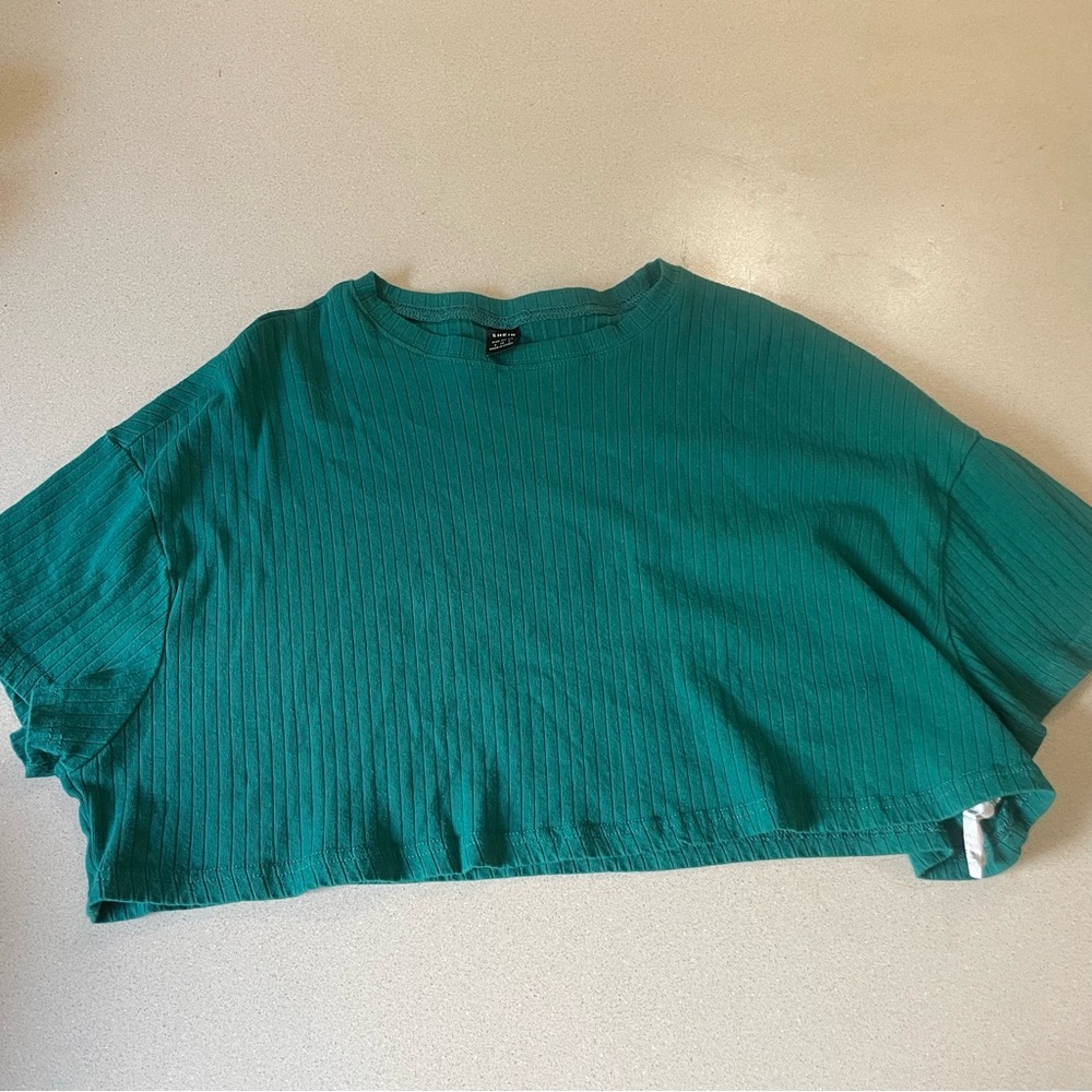 Cropped teal top